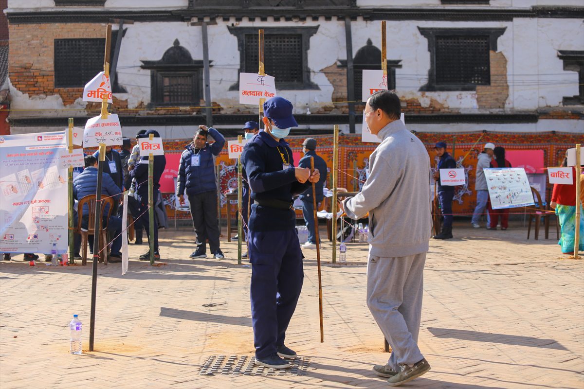 Nepal, parlamento seçimleri için sandık başında