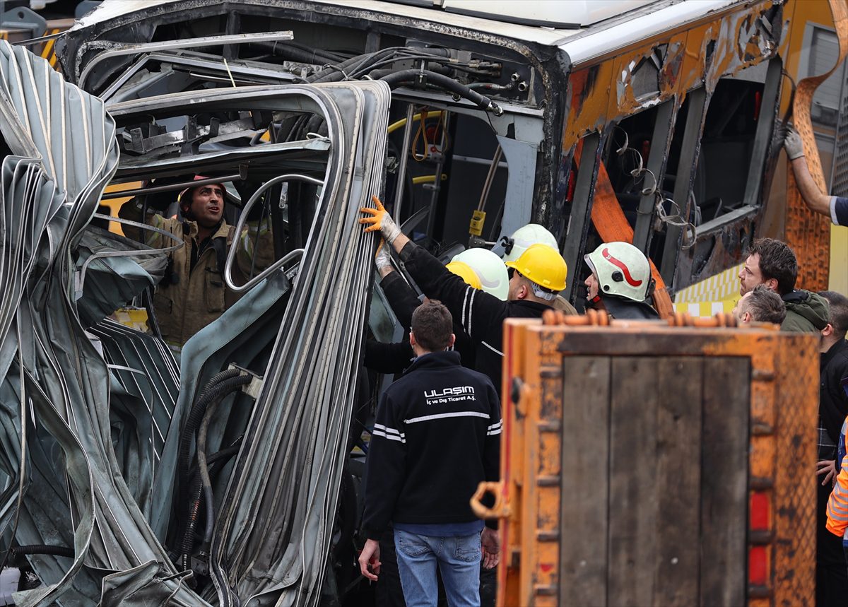 GÜNCELLEME 2 – Alibeyköy'de tramvay ile İETT otobüsü çarpıştı