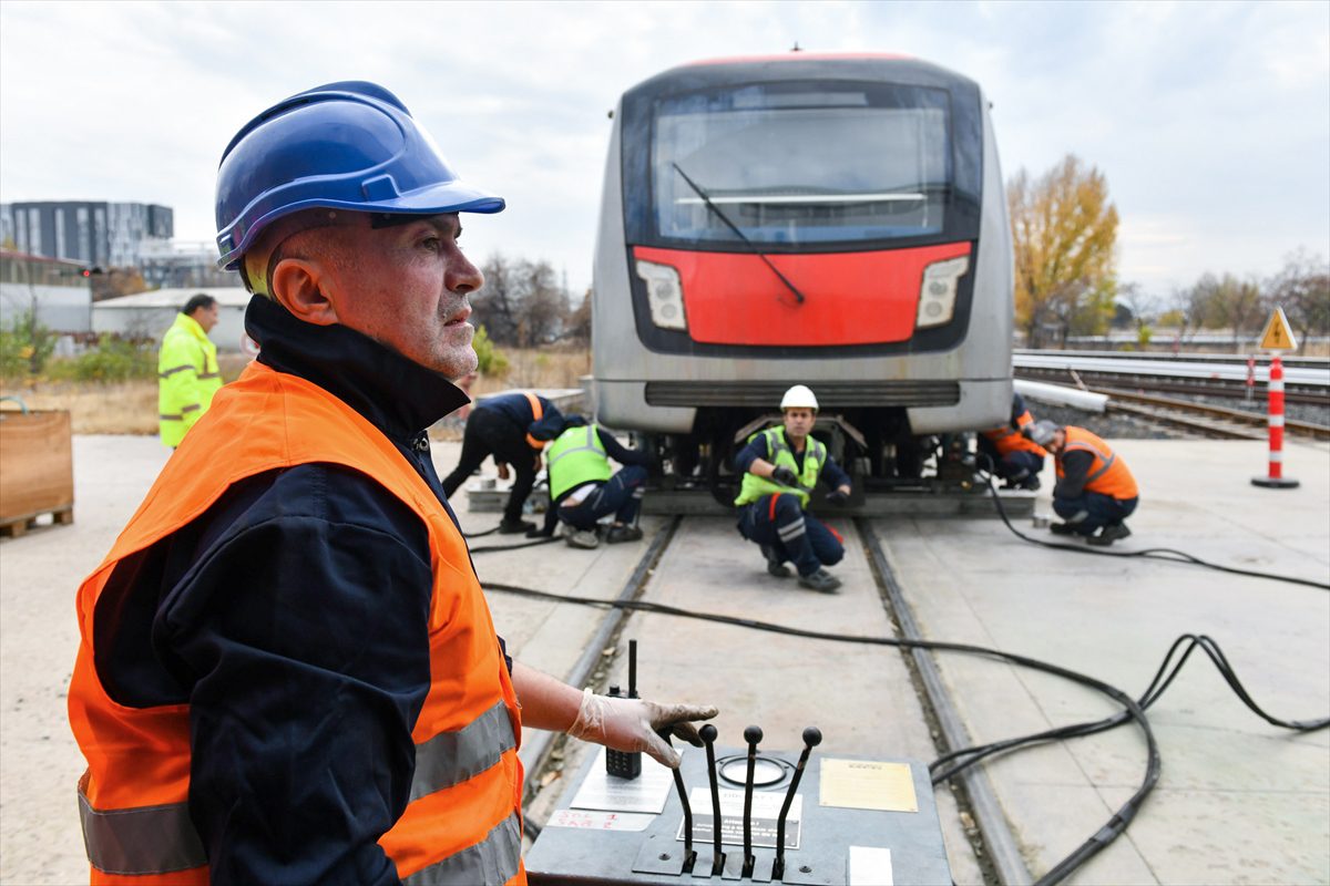 Ankara'da raydan çıkan treni kurtarma tatbikatı yapıldı