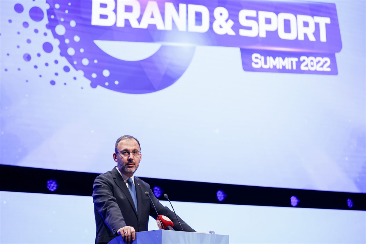 Bakan Kasapoğlu, Brand & Sport Summit 2022'nin açılışında konuştu:
