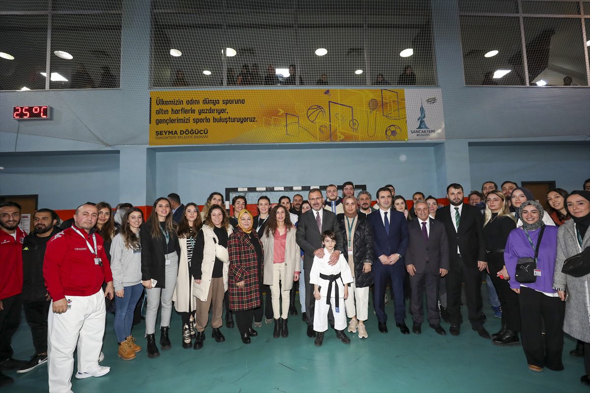 Bakan Kasapoğlu, Sancaktepe'de gençlik ve spor yatırımlarının açılışına katıldı