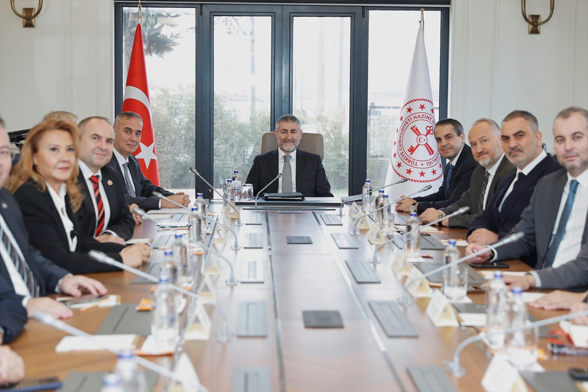 Bakan Nebati, Türkiye Otelciler Federasyonu yönetim kurulu üyelerini kabul etti