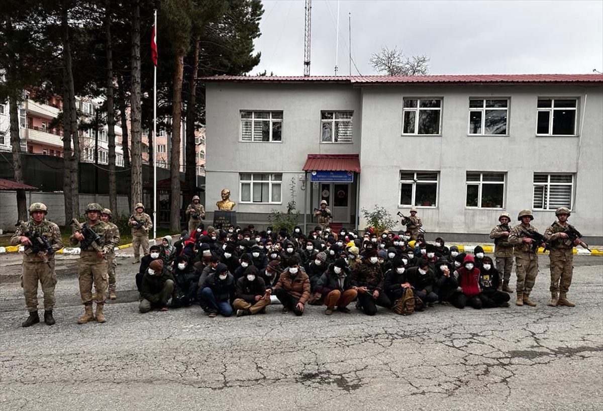 Bitlis'te 130 düzensiz göçmen yakalandı