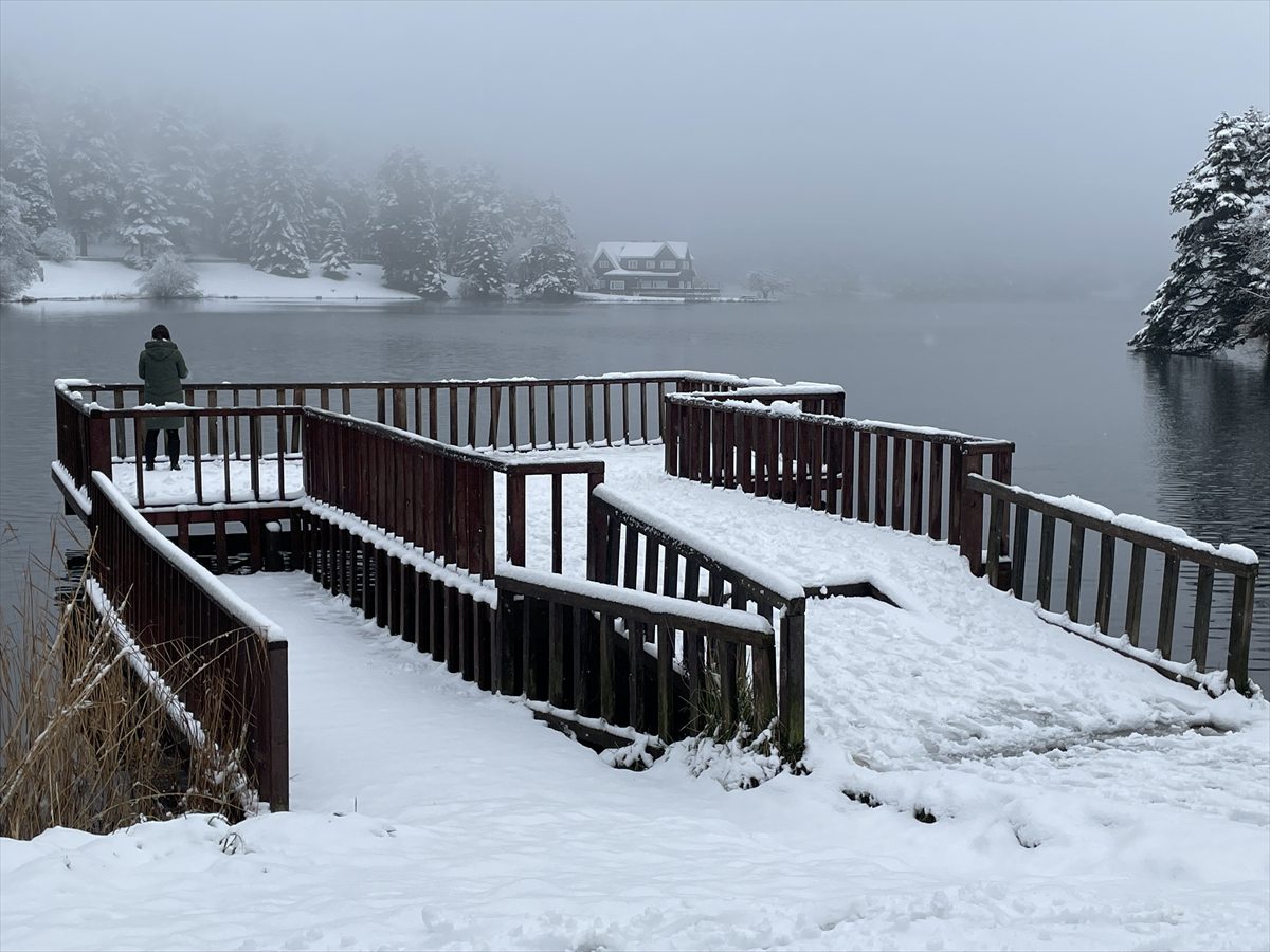 Bolu'da kar yağışı aralıklarla sürüyor