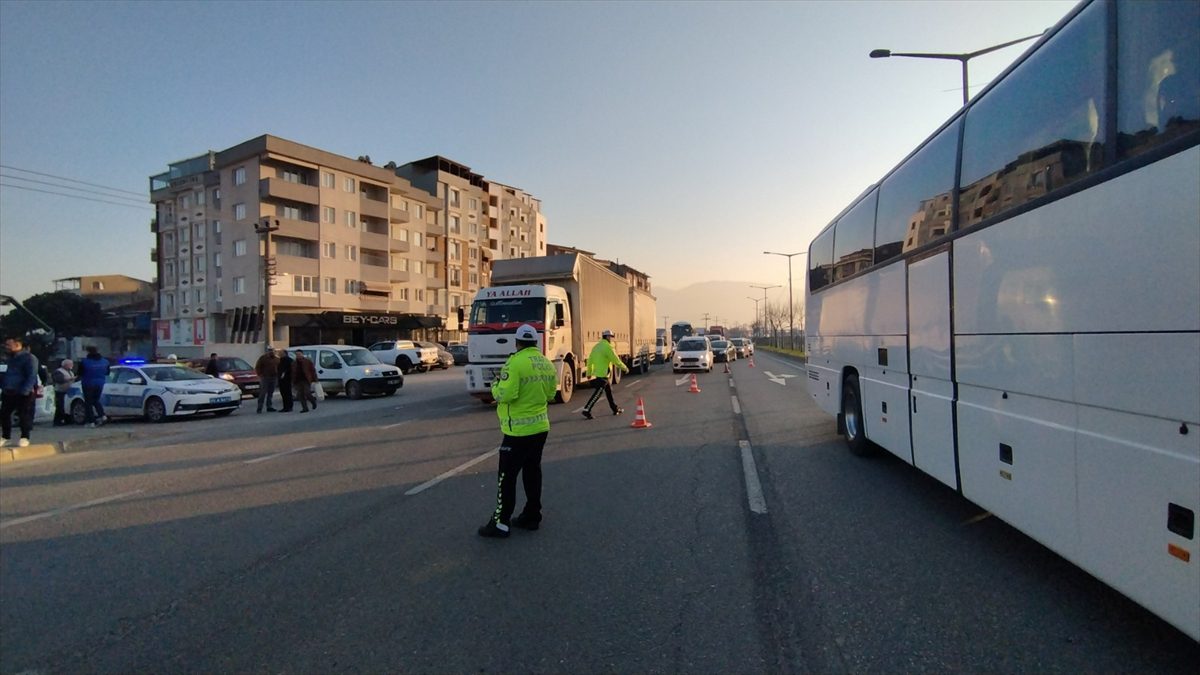 Bursa'da otobüsün çarptığı yaşlı adam yaralandı