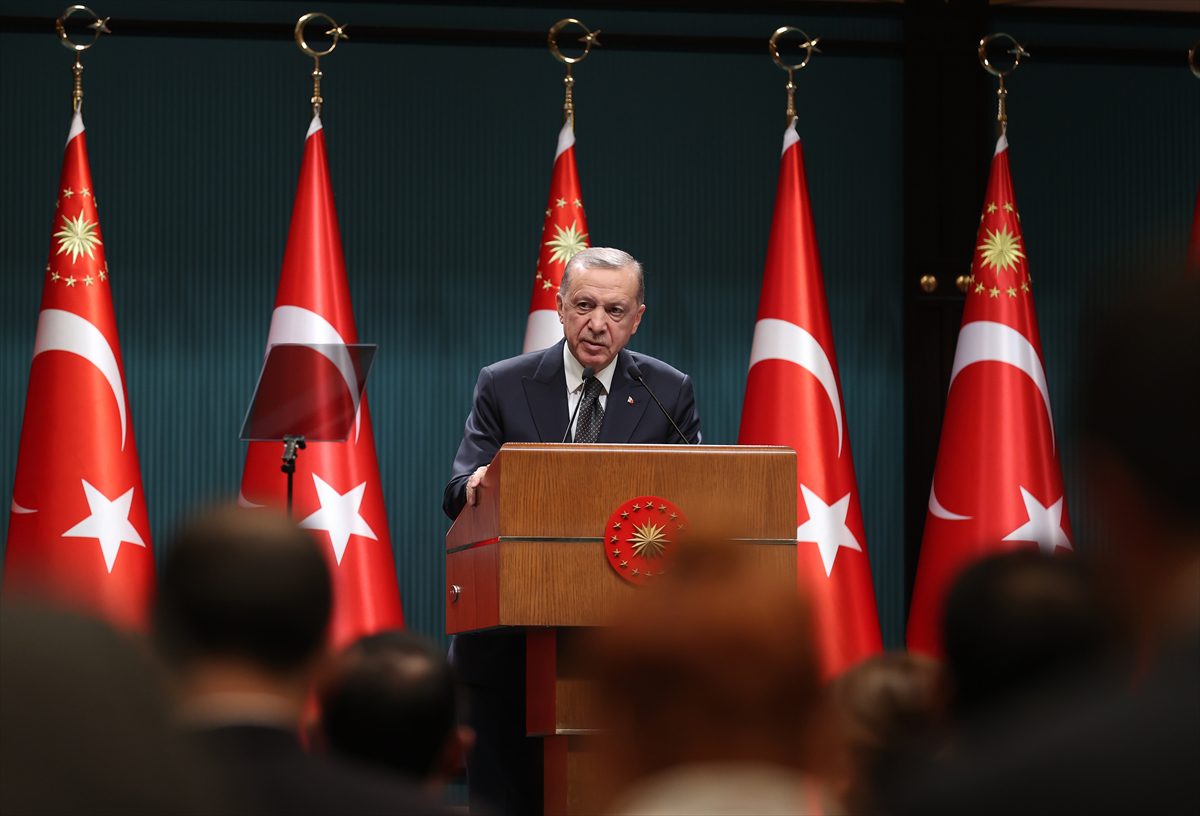 Cumhurbaşkanı Erdoğan: “(Türkiye Aile Destek Programı) Bu ay 3 milyon haneye 3,8 milyar lira nakdi kaynak aktarımı yapacağız.”