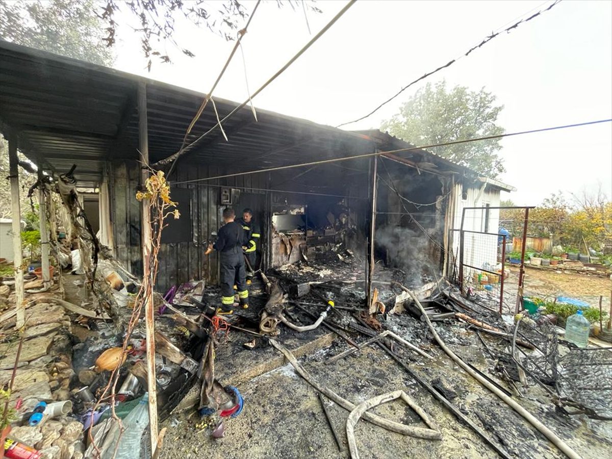Datça'da bir ev çıkan yangında hasar gördü