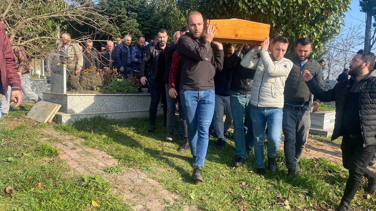 Düzce'de derste fenalaşması üzerine kaldırıldığı hastanede ölen öğrencinin cenazesi defnedildi