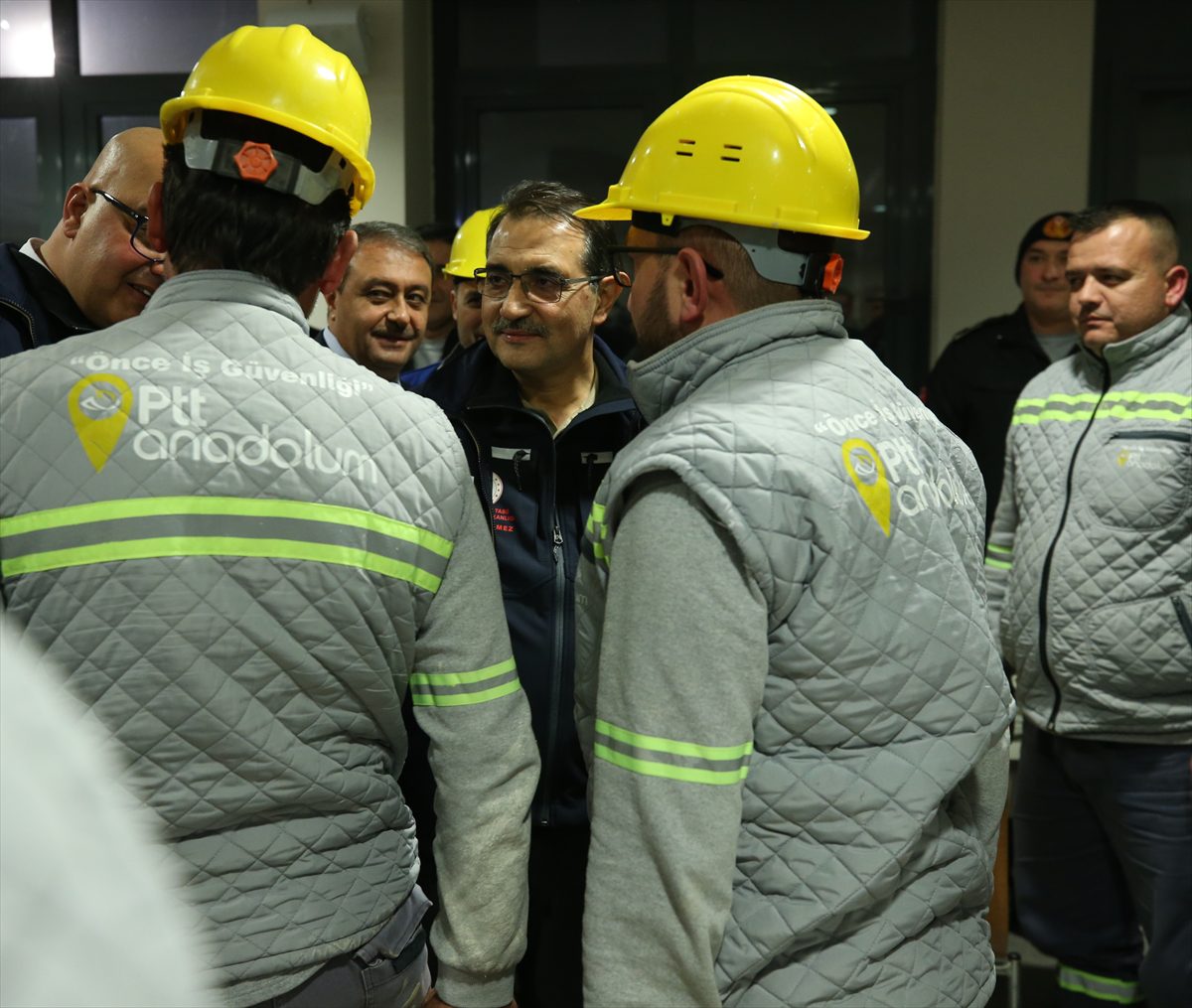 Enerji ve Tabii Kaynaklar Bakanı Dönmez, Balıkesir'de bor tesisi çalışanlarıyla buluştu: