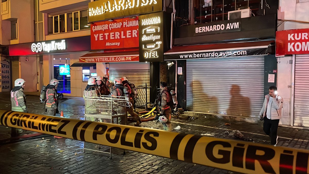 GÜNCELLEME – Fatih'te 6 katlı otelde çıkan yangın söndürüldü