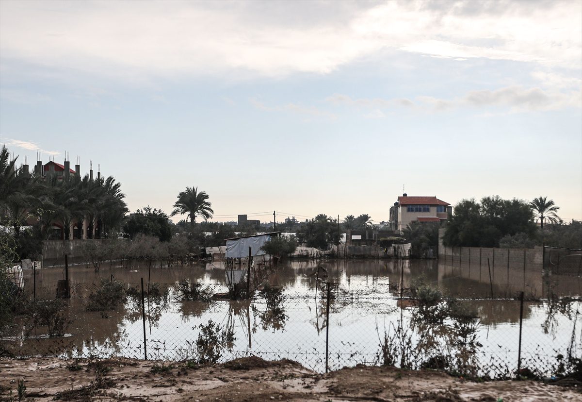 Gazze'de aşırı yağış ve İsrail'in baraj kapaklarını açması sele neden oldu