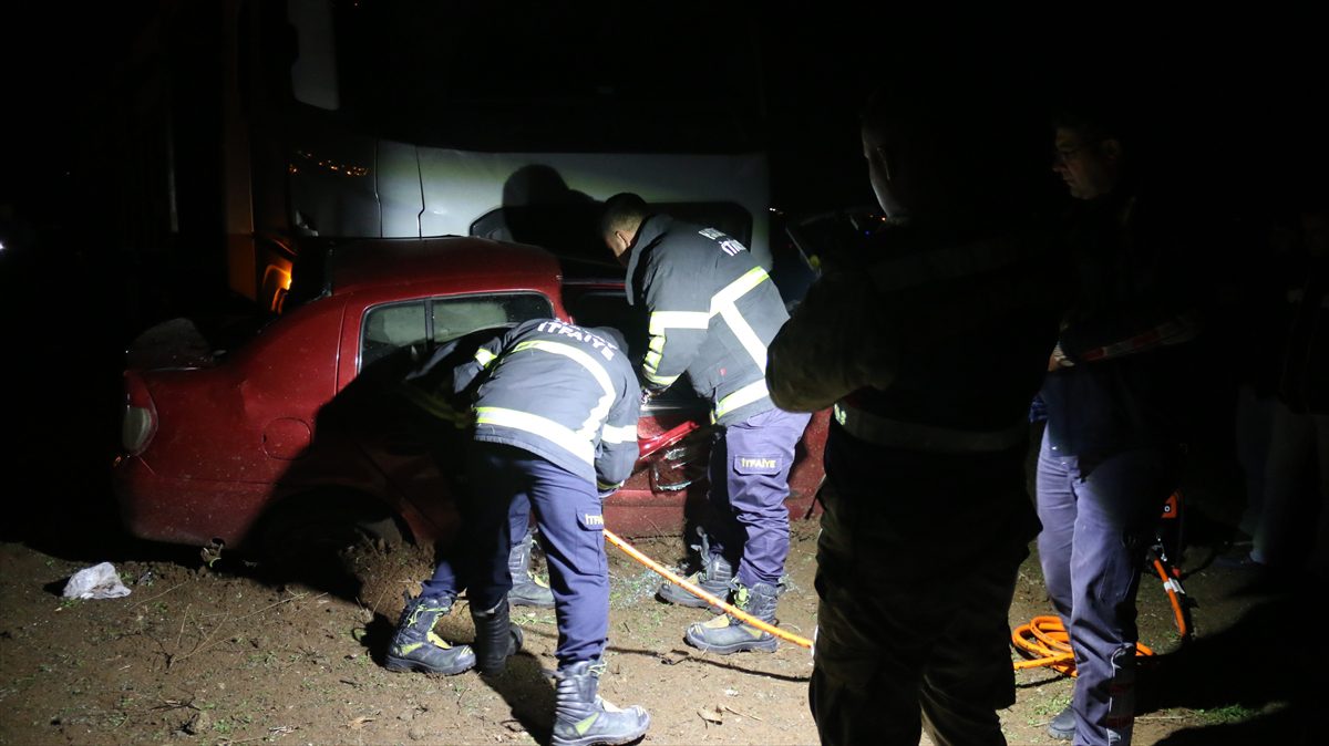 Hatay’da kamyonla çarpışan otomobildeki 2 kişi öldü