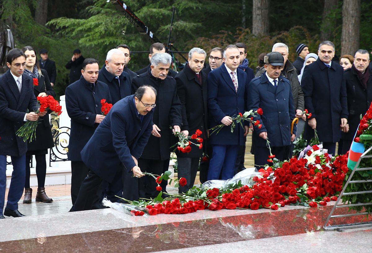 Haydar Aliyev, vefatının 19. yılında anılıyor
