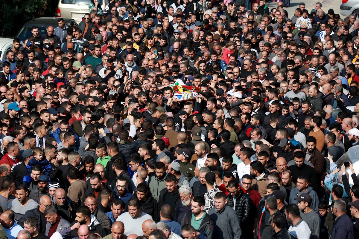 İsrail güçlerince öldürülen 16 yaşındaki Filistinlinin cenazesi toprağa verildi
