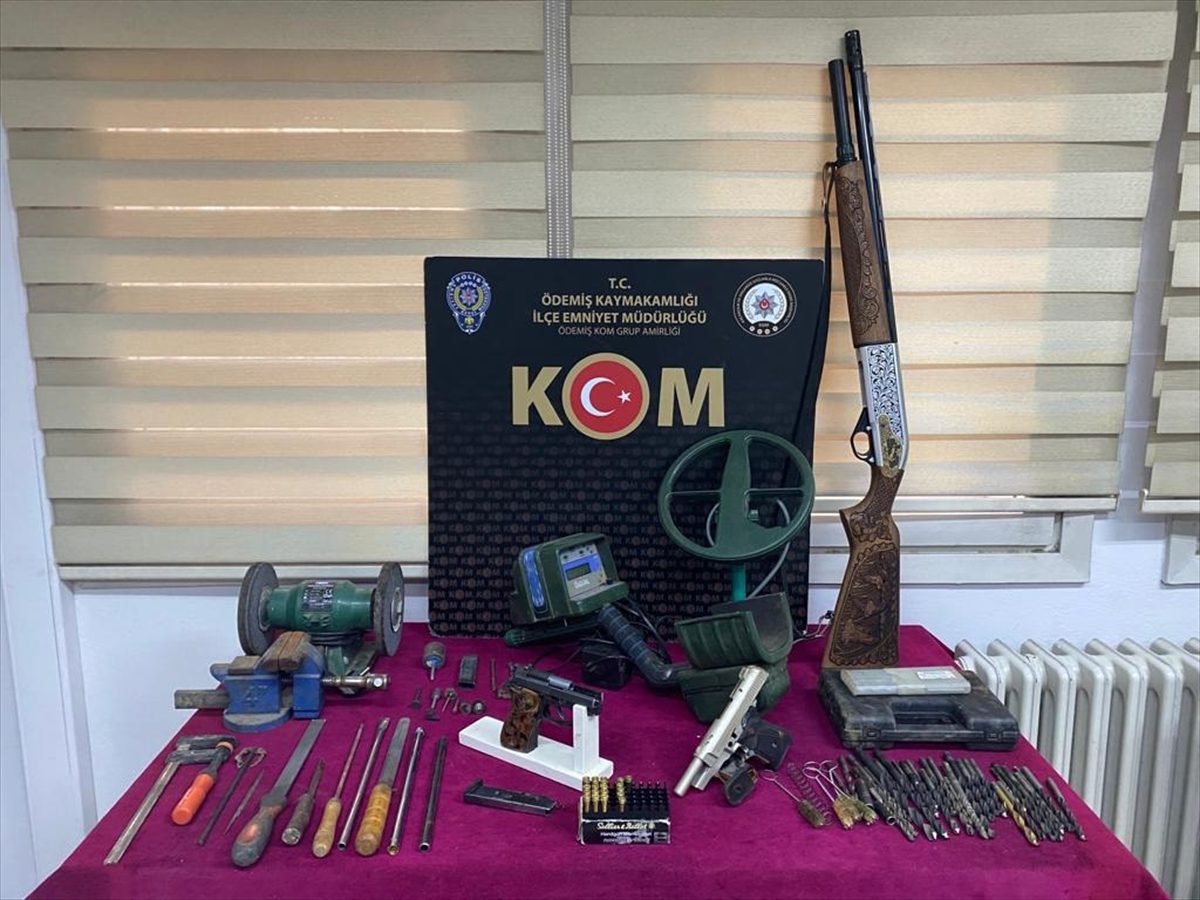 İzmir'de kaçak silah imalatı ve ticareti operasyonunda 2 şüpheli yakalandı