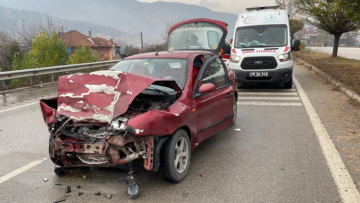 Karabük'te otomobil ile cipin çarpıştığı kazada 7 kişi yaralandı