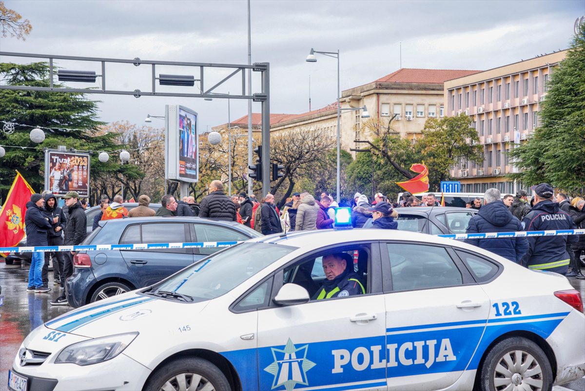 Karadağ'da meclis kararına karşı gösteriler gün boyu devam etti
