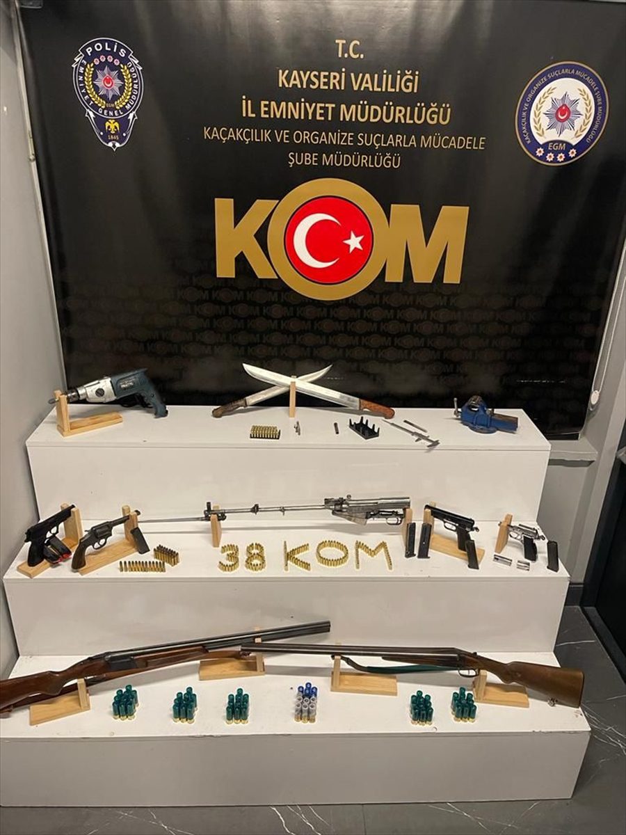 Kayseri'de ruhsatsız silah bulunduran 3 şüpheli yakalandı