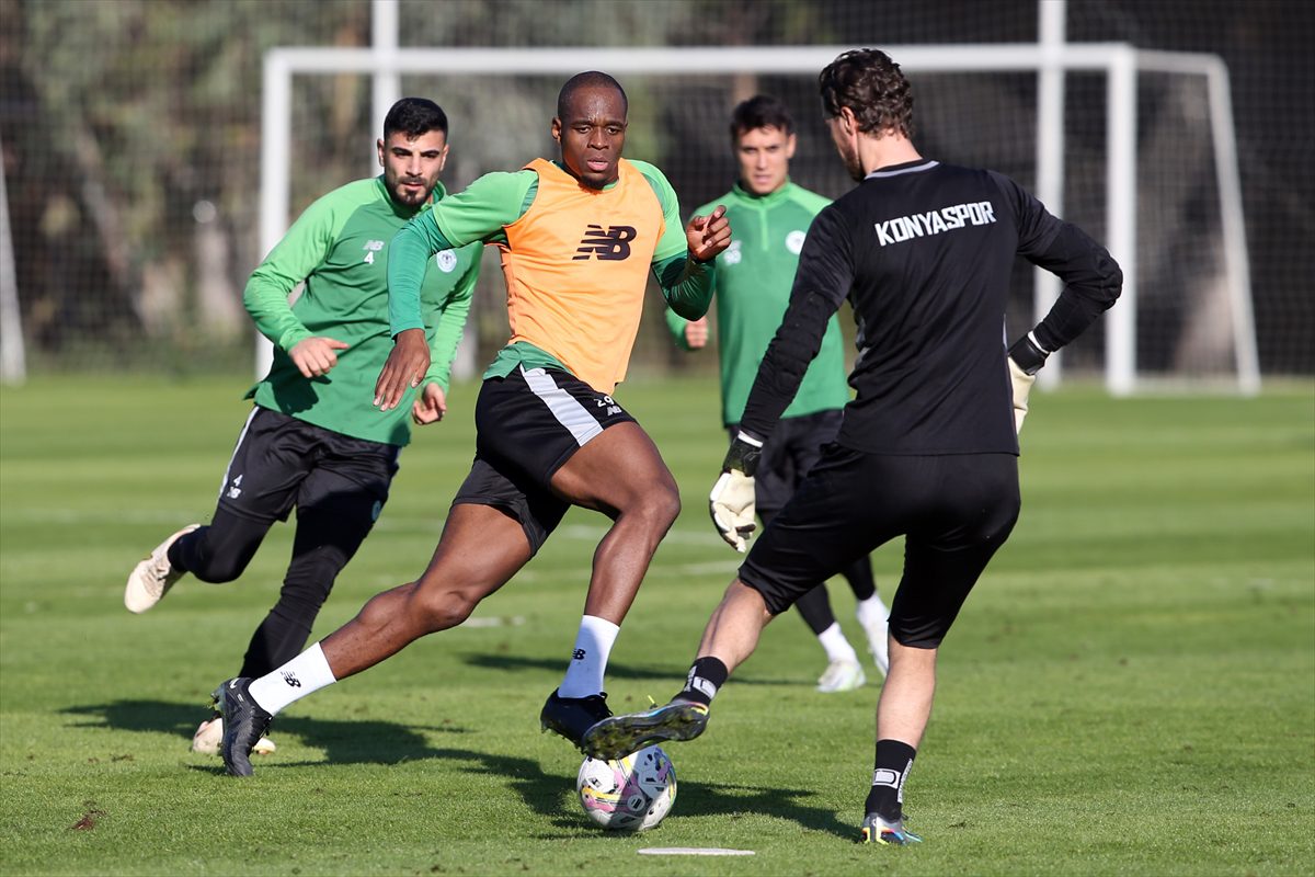 Konyaspor, hazırlıklarını Antalya'da sürdürüyor