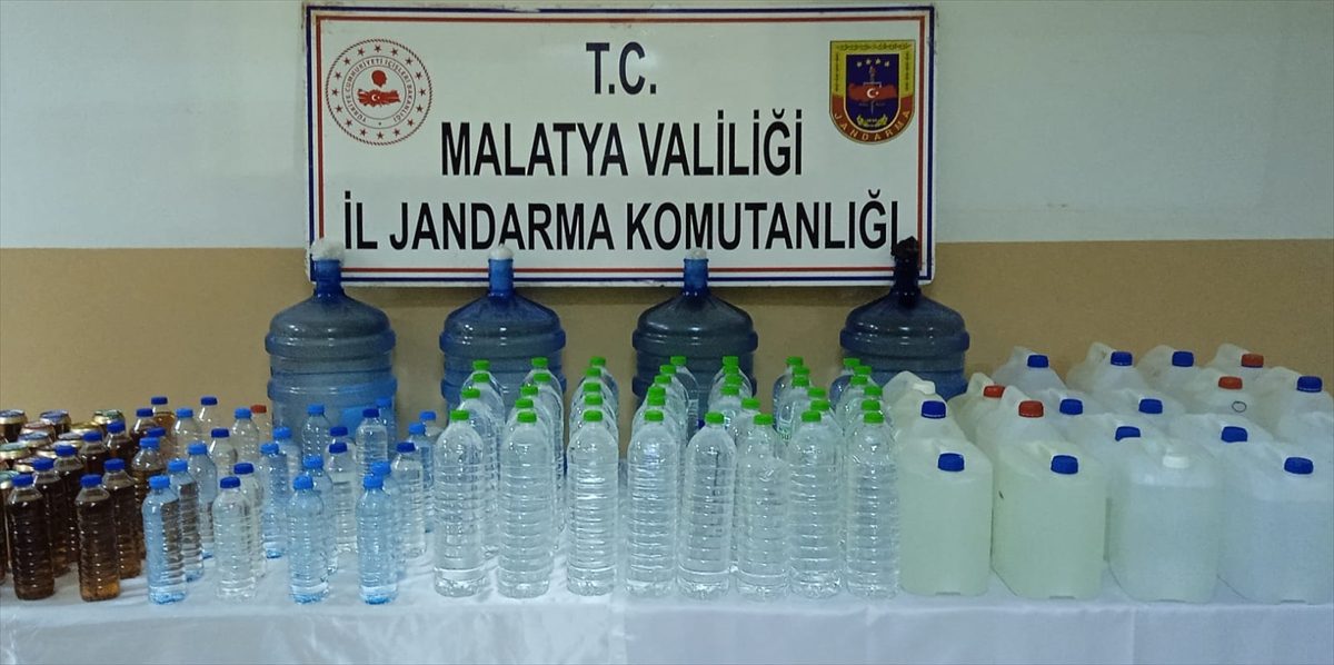 Malatya'da yılbaşı öncesi piyasaya sahte içki sürmek isteyen 8 kişi yakalandı