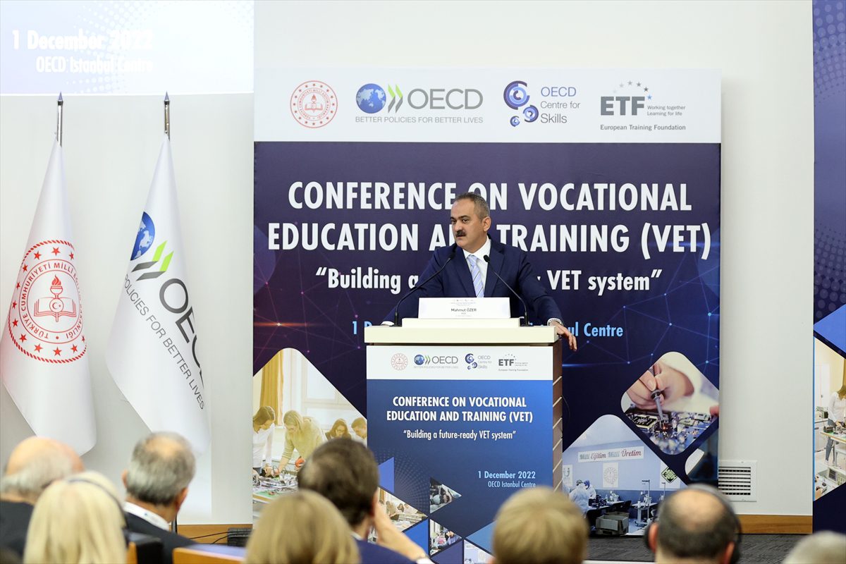 Milli Eğitim Bakanı Özer, OECD Mesleki Eğitim Zirvesi'nde konuştu: