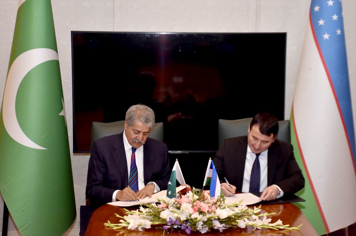 Pakistan ve Özbekistan, ticaret hacminin bir milyar dolara çıkarılmasında anlaştı