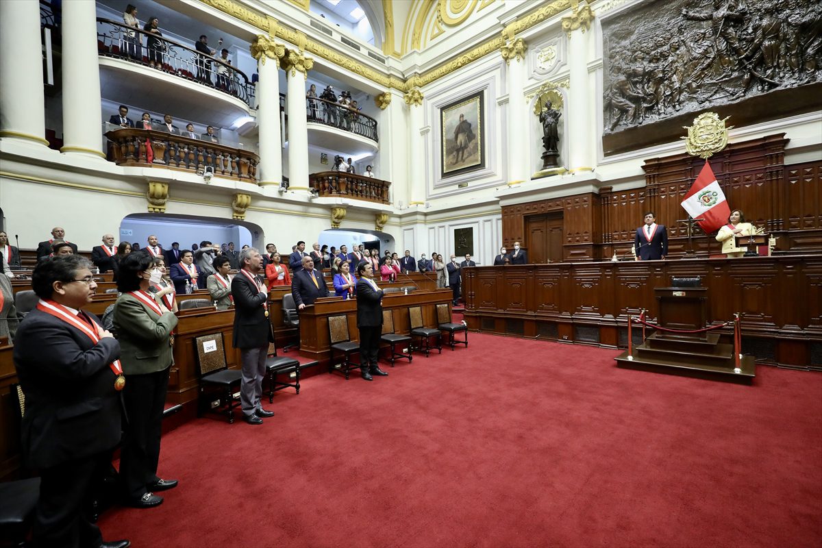 Peru'da yeni Cumhurbaşkanı Dina Boluarte yemin etti