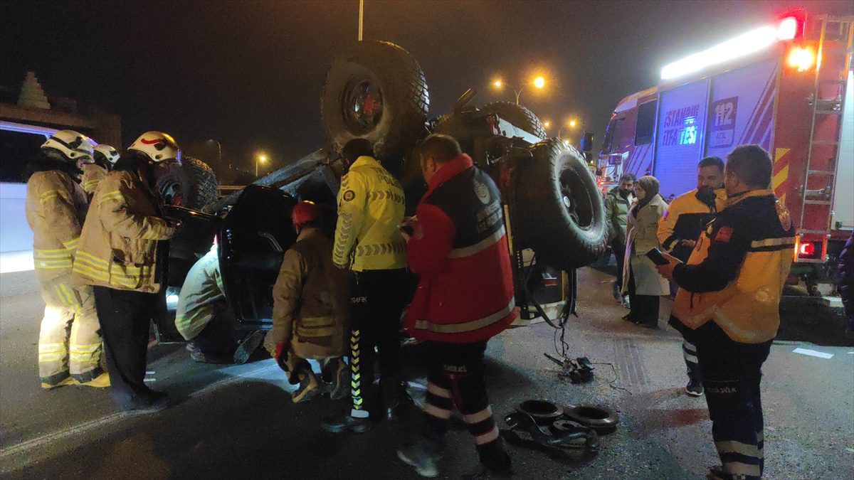 Sancaktepe'de otomobille çarpışan cipin sürücüsü yaralandı