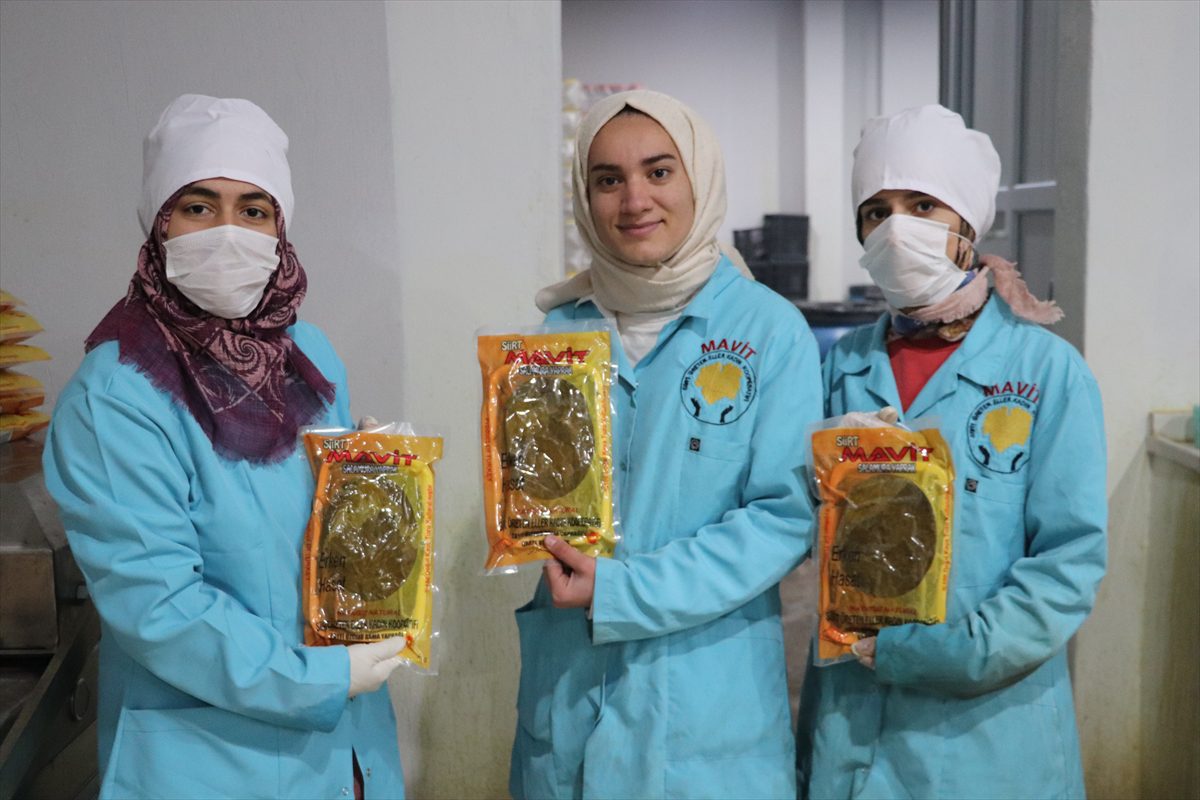 Siirt'te kooperatif kuran kadın girişimciler salamura yaprak üretimine başladı