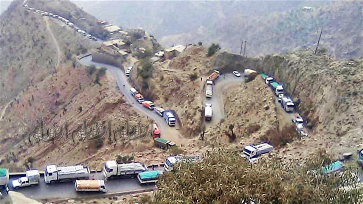 Yemen'de protestocular, Aden-Taiz kara yolunu ihmal ve bakımsızlık nedeniyle trafiğe kapattı