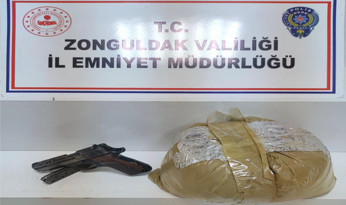 Zonguldak'ta uyuşturucu operasyonunda yakalanan 4 zanlıdan 3'ü tutuklandı