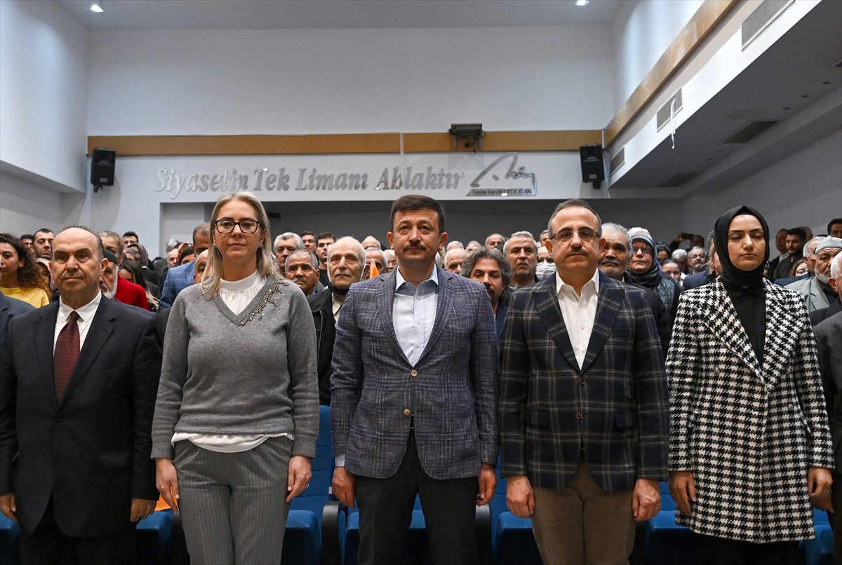 AK Parti’li Dağ, partisinin İzmir’deki üye katılım töreninde konuştu: