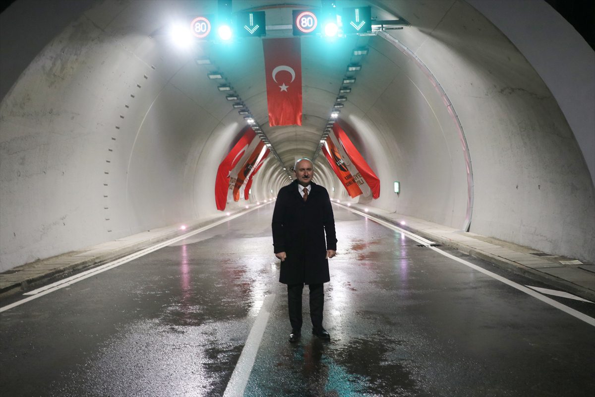 Bakan Karaismailoğlu, Honaz Tüneli’nde incelemelerde bulundu: