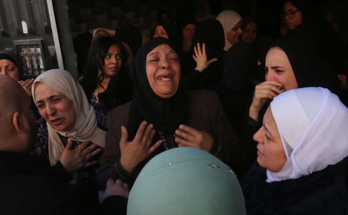 Batı Şeria'da İsrail güçleri tarafından öldürülen 2 Filistinli toprağa verildi