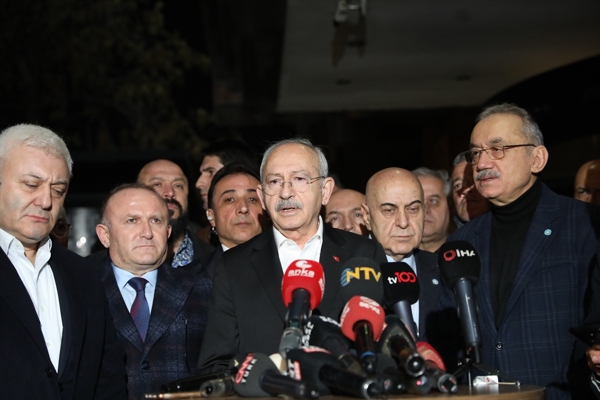 CHP Genel Başkanı Kılıçdaroğlu, Meral Akşener'i hastanede ziyaret etti