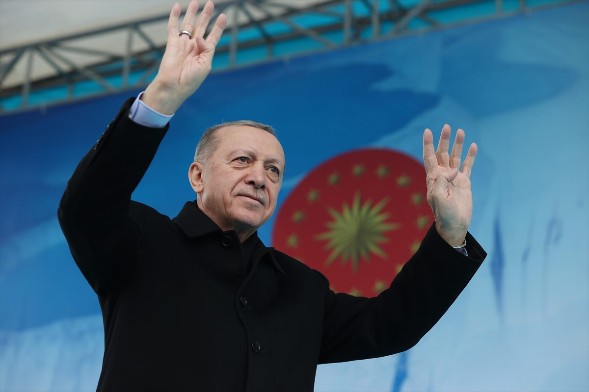 Cumhurbaşkanı Erdoğan: “14 Mayıs'ta masa vesayetini sandığa gömecek, ülkemizi uzaktan yönetme hevesinde olanları hüsrana uğratacağız.”