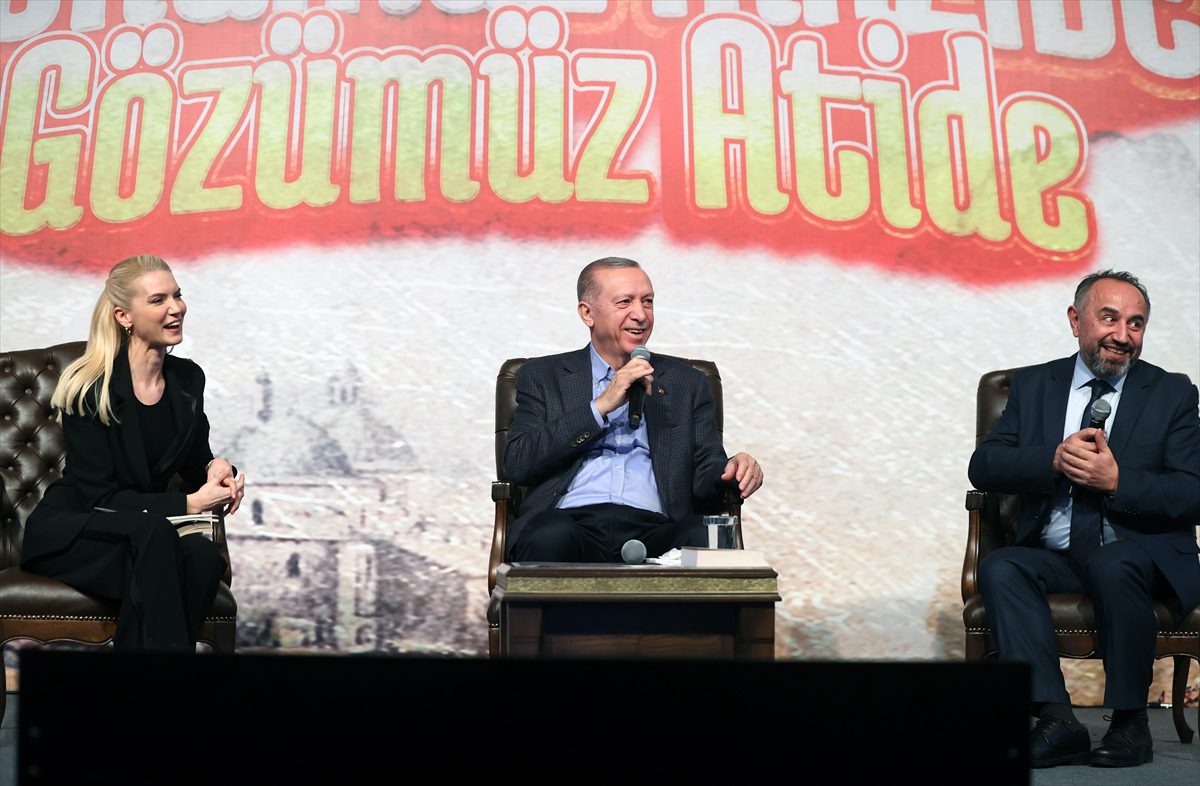 Cumhurbaşkanı Erdoğan, “Kökümüz Mazide, Gözümüz Atide” programında gençlerle buluştu: (3)