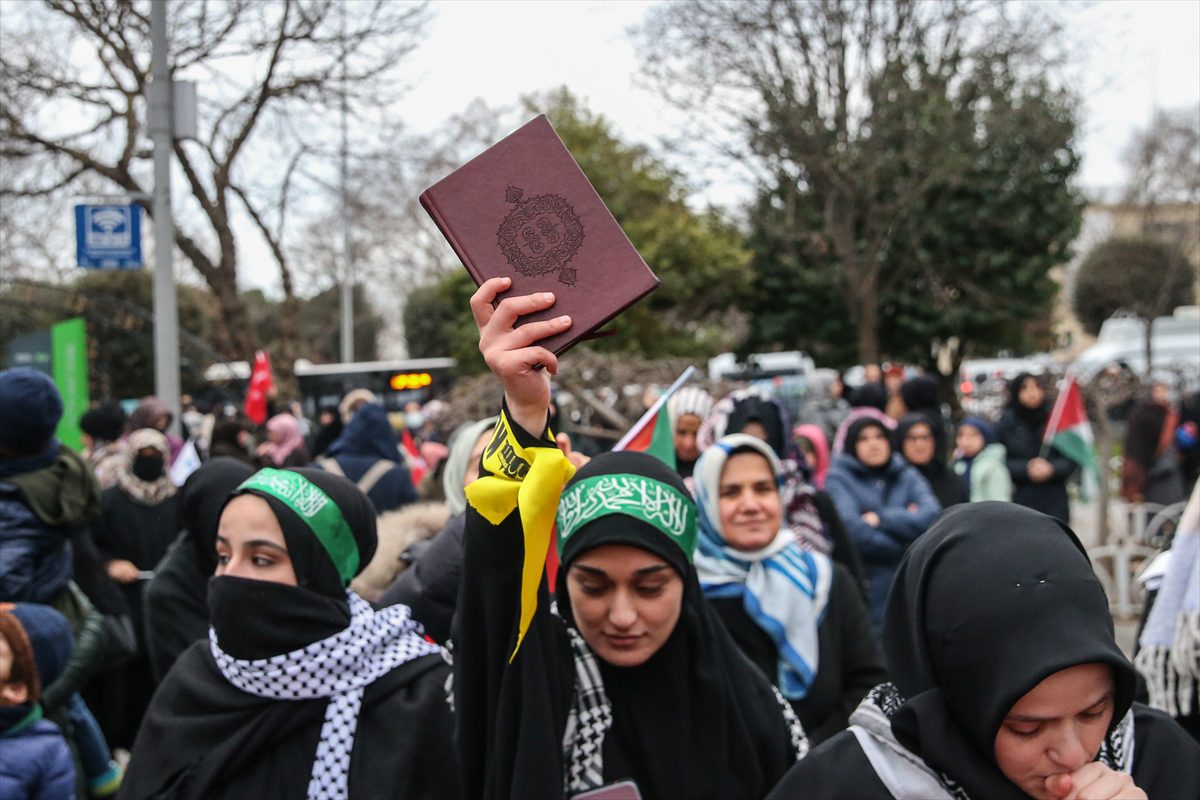 İsveç ve Danimarka'da Kur'an-ı Kerim yakılması Fatih'te protesto edildi