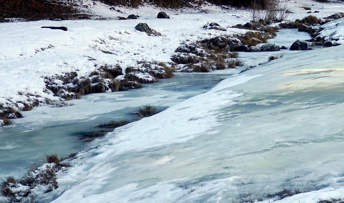 Erzurum, Ardahan, Kars ve Tunceli'de soğukların etkisiyle buzlanma oluştu