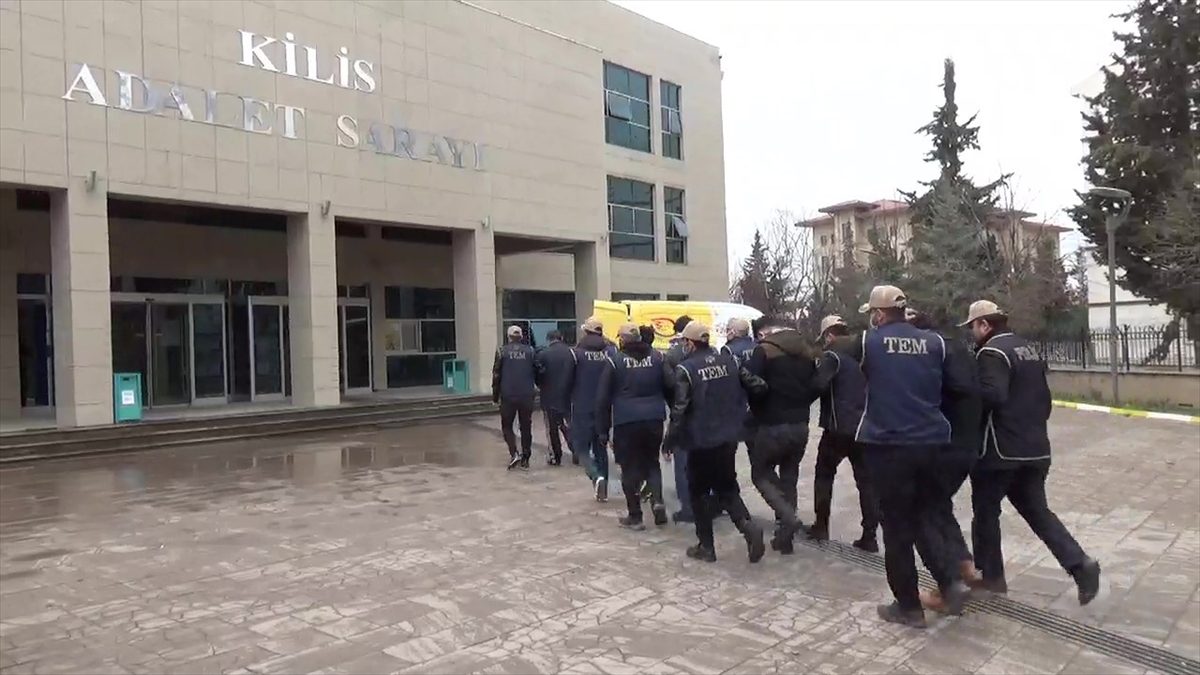 Kilis'te DEAŞ operasyonlarında yakalanan 5 zanlıdan 3'ü tutuklandı