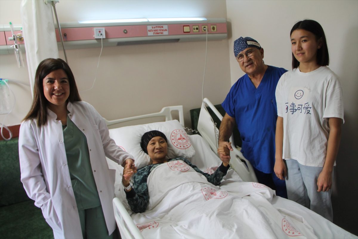 Kırgızistanlı kadın rahmindeki tümörden Türkiye’deki ameliyatla kurtuldu