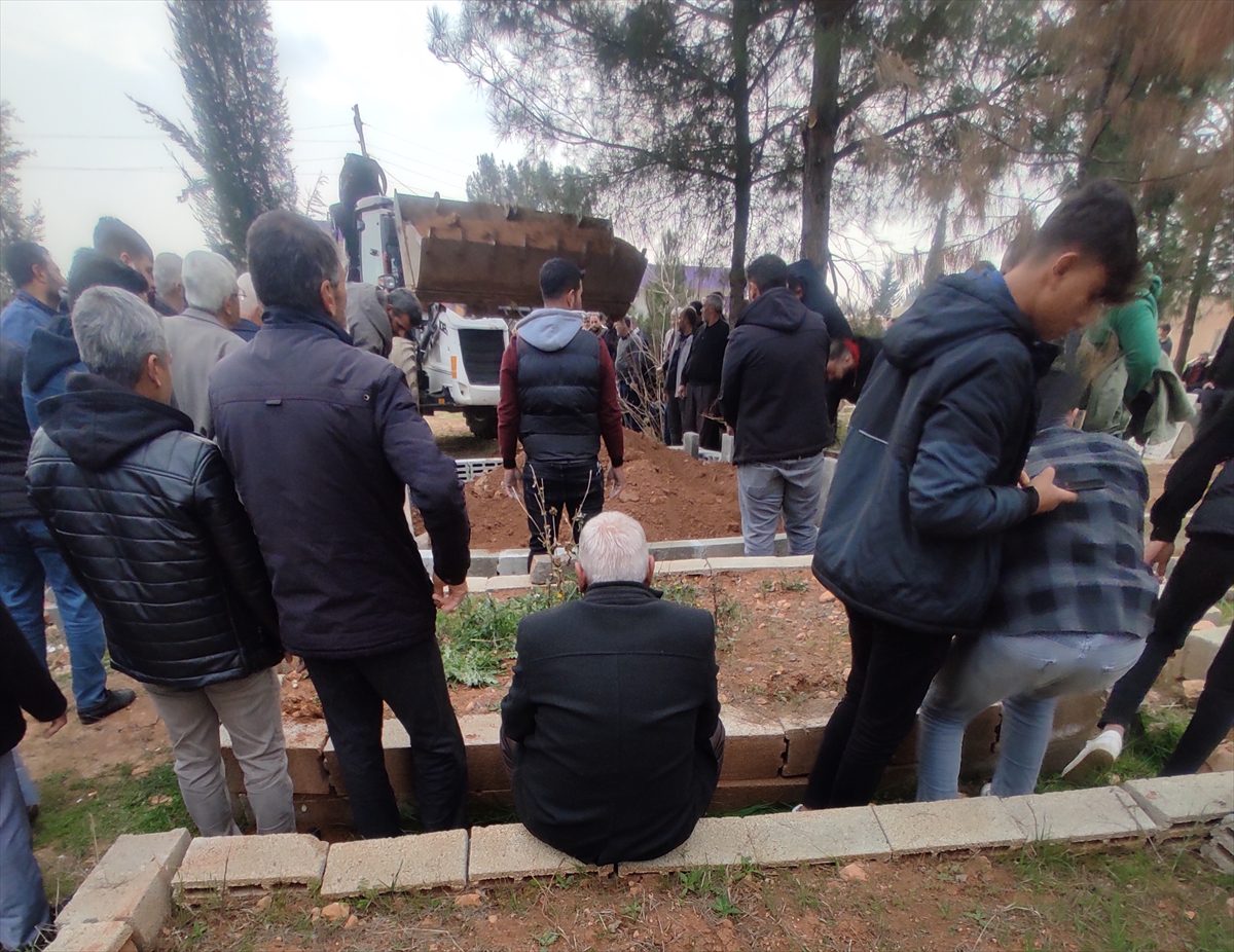 Sancaktepe'de sitede ölü bulunan 4 kişinin cenazesi Şanlıurfa'da toprağa verildi