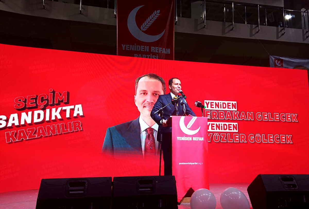 Yeniden Refah Partisi Genel Başkanı Erbakan, İstanbul’da Sandık Başmüşahitleri Toplantısı’na katıldı