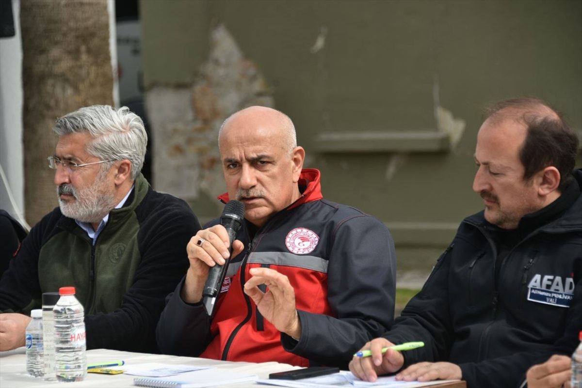 Bakan Kirişci Hatay’ın Kırıkhan ilçesinde çiftçilerle bir araya geldi: