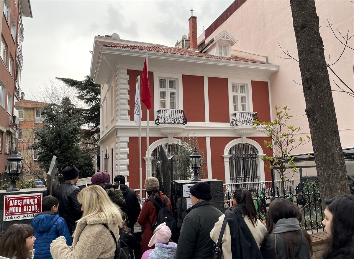 Barış Manço’nun Moda’daki evi, bu yıl da ziyaretçi akınına uğradı.