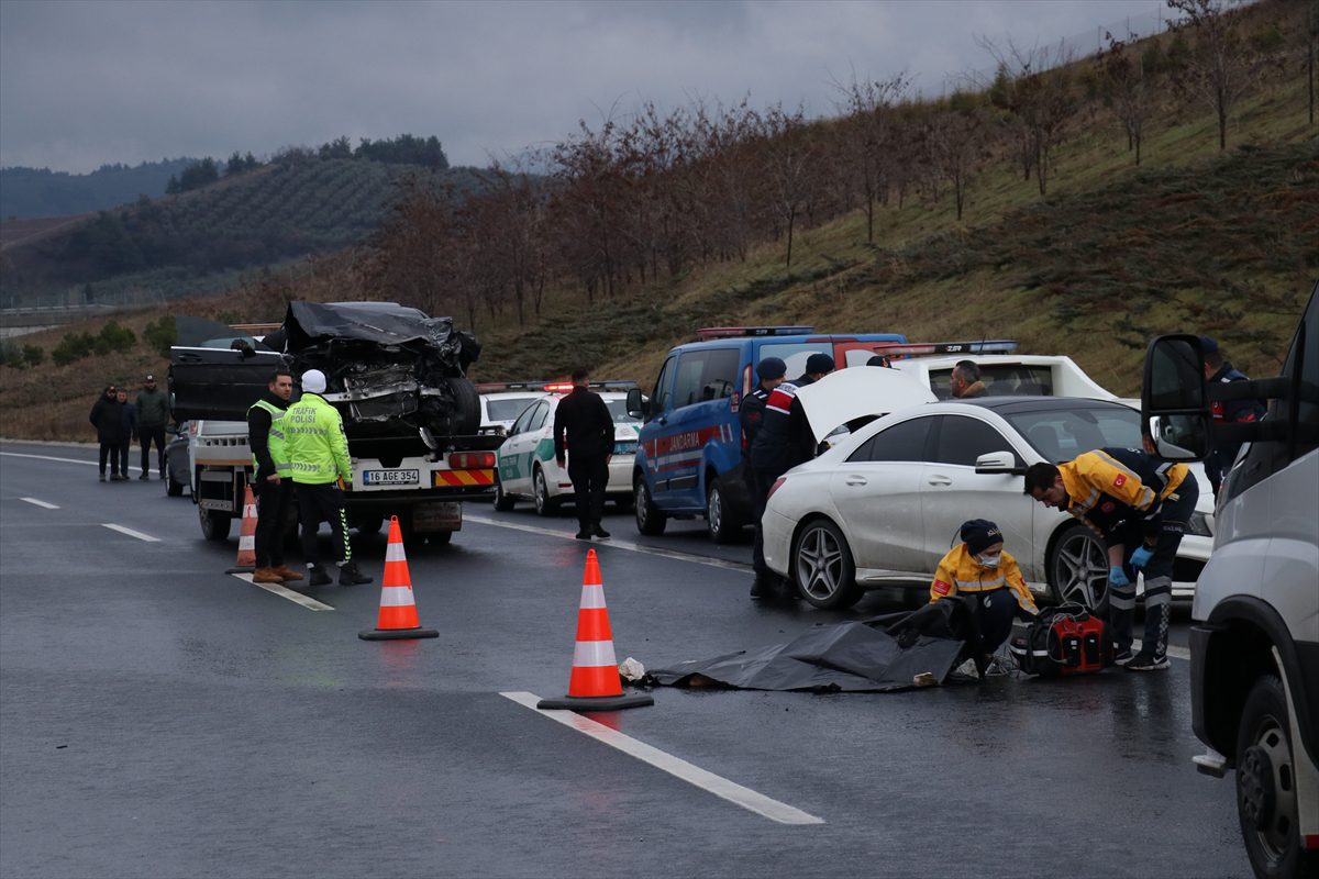 GÜNCELLEME – Bursa'da zincirleme trafik kazasında 4 kişi öldü, 6 kişi yaralandı