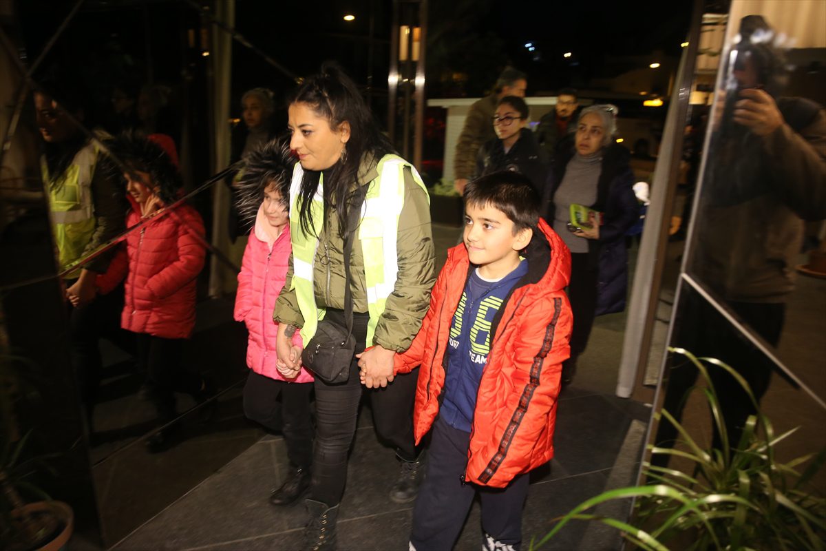 Depremden etkilenen vatandaşların bazıları misafir edilmek üzere Bodrum’da getirildi