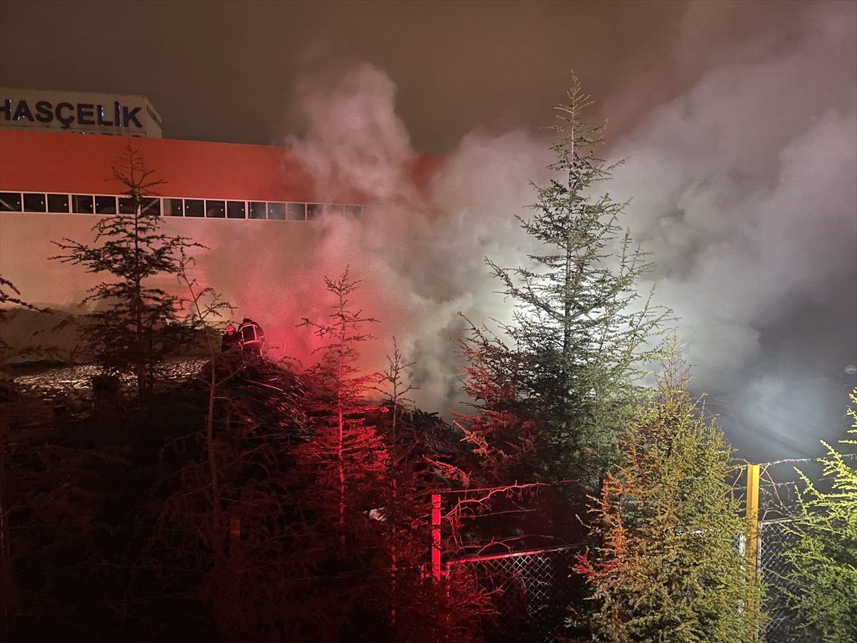 Kayseri'de fabrika bahçesinde çıkan yangın söndürüldü