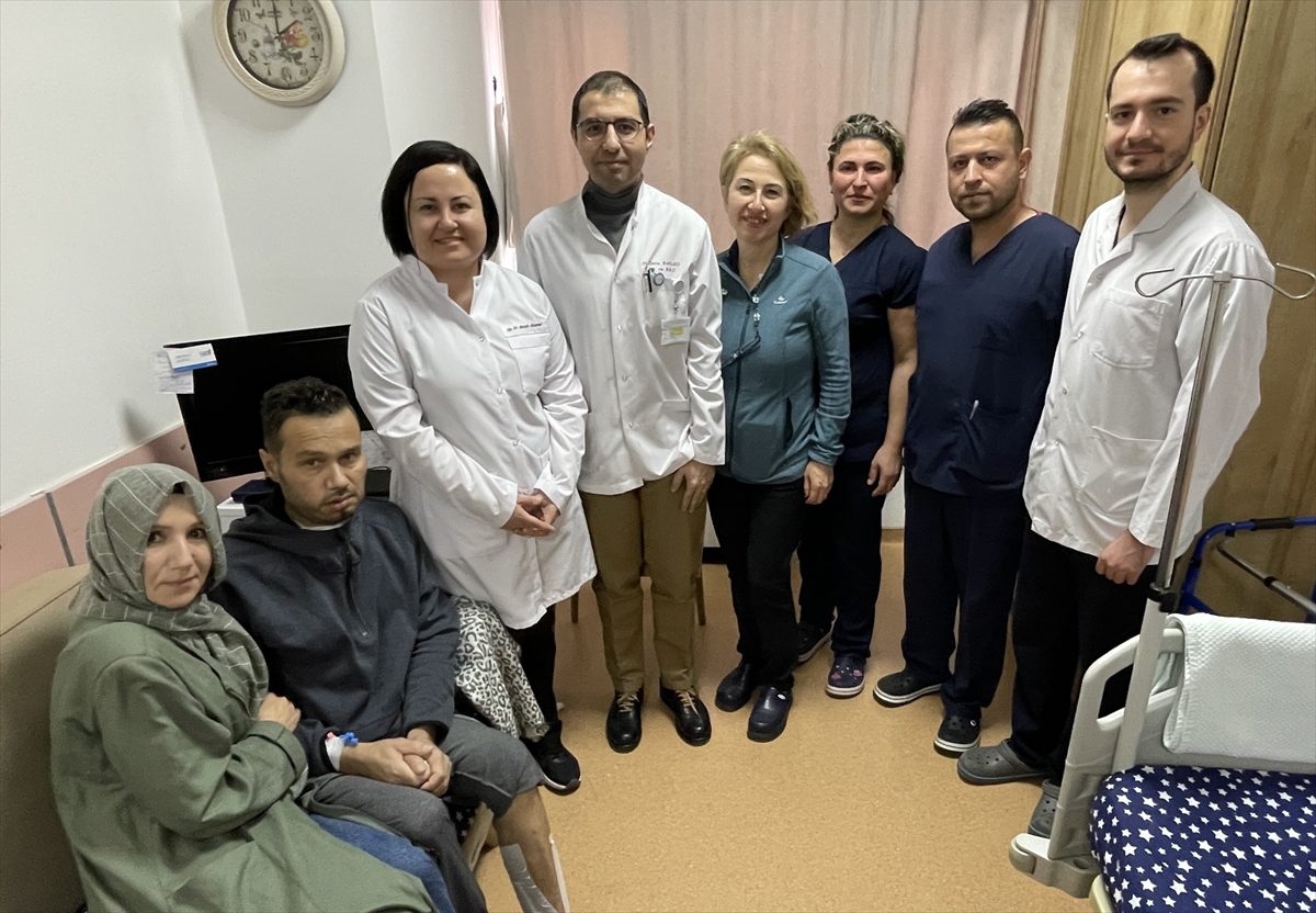 Zonguldak’ta kaval kemiğinden çenesine parça yapılan hasta sağlığına kavuştu