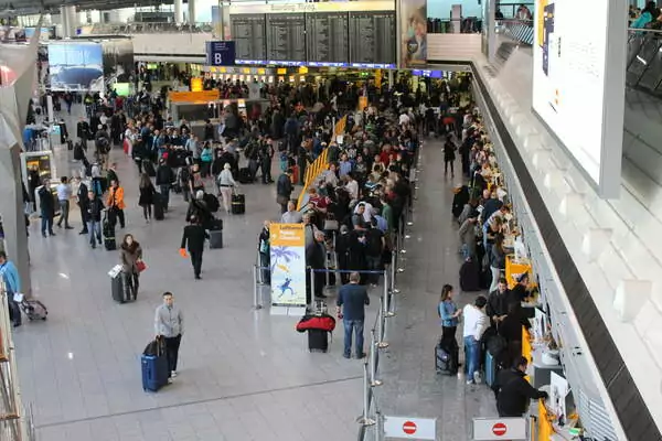 Flughafen – Willkommen in Frankfurt nur für “erstklassige” Pässe?